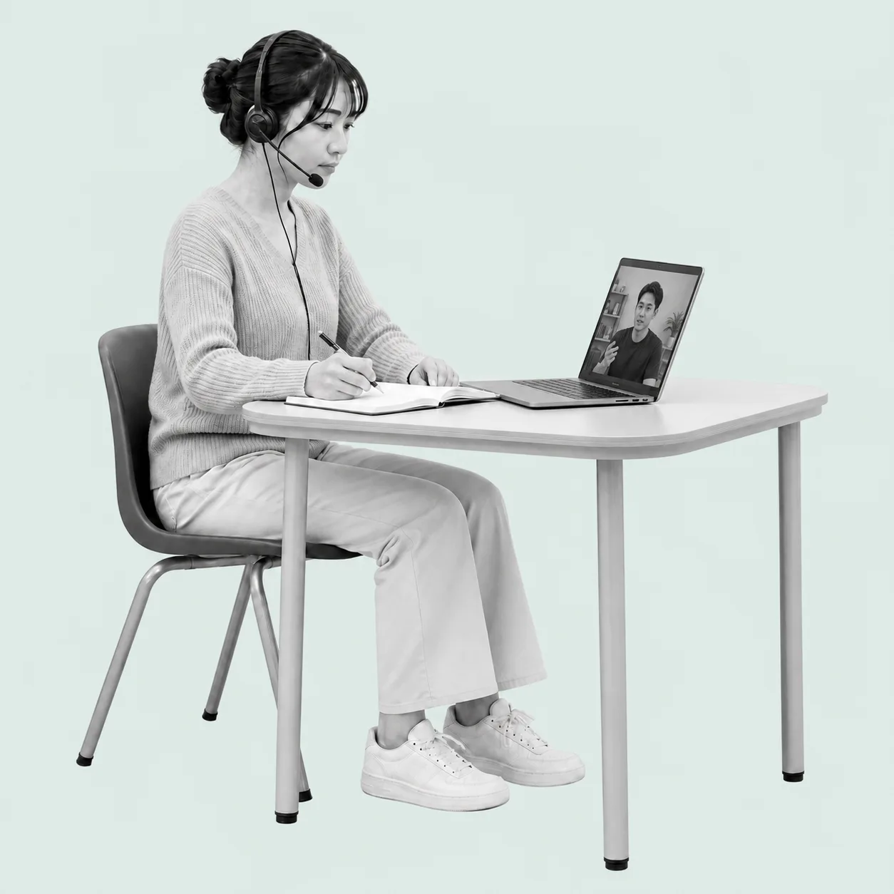エンジニアとオンラインで相談しながらメモを取る参加者のイメージ